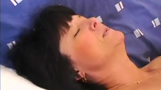 Мамочка с красивой жопой трахается в анал с родным сыном