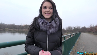 Русская туристка отсосала хуец чешскому пикаперу на улице