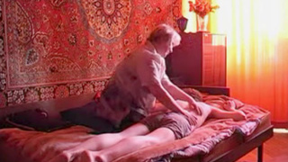 Мамаша долбится с сыном в позе наездницы
