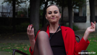 Россиянка в колготках дала негру в попочку на кушетке