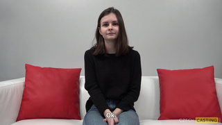 Старательная студентка облизывает и ебется на кастинге