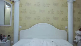 Видео домашней мастурбации красивой девки попало в сеть